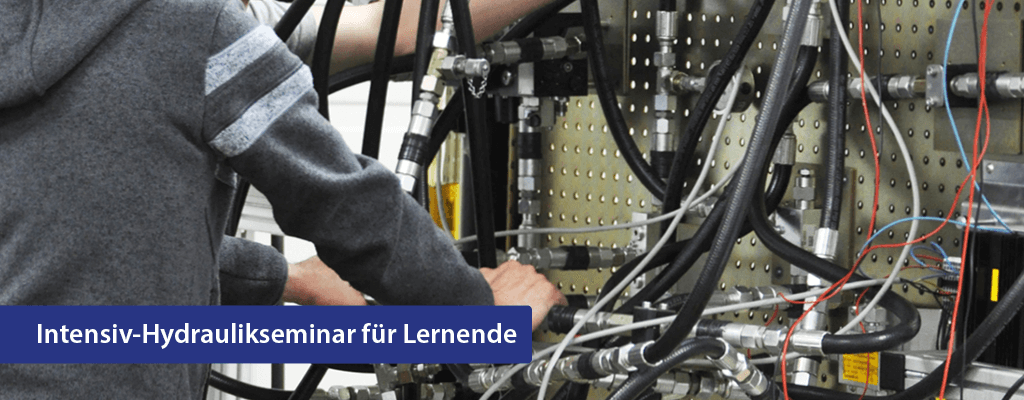 Intensiv-Hydraulikseminar für Lernende im Praxisraum in Schänis